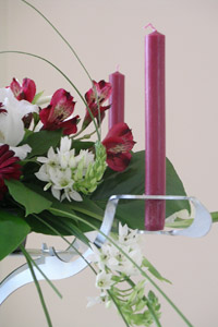 Little Ironies candelabra with flowers from Waow Studio